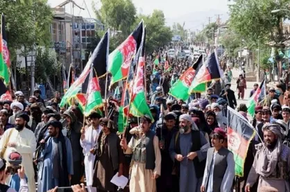 درخواست پارلمان افغانستان برای قانونی شدن خیزش مردمی
