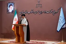 بازداشت افراد به منظور جمع آوری ادله ممنوع است / برخی شب‎ها مشکلات تلفنی مردم را گوش می‌کنم