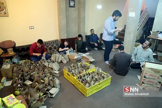 بسته بندی ارزاق برای مستمندان به مناسبت عید غدیر خم