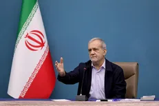 پزشکیان: هیچ سخنی گویاتر از رفتار ما در عمل به آیات قرآن نیست/قرآن از جامعه مومن ضعف و بی‌برنامگی را نمی‌پذیرد
