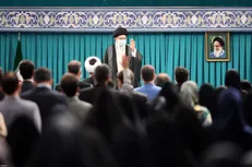رهبر انقلاب: می‌گفتند تصاویر پهپادهای ایرانی فتوشاپ است! حالا می‌گویند خیلی خطرناک است / چرا با انواع ترفندها جلوی هیأتِ علمی شدن نخبگان گرفته می‌شود؟