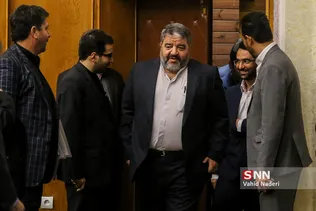 ورود سردار جلالی و آذری جهرمی به سالن همایش 