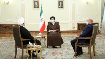 نامه ۵۸۰۰ نفر از اساتید دانشگاه&zwnj;ها به روسای قوای سه&zwnj;گانه / از حریم فرهنگی حاکم بر فضای دانشگاه صیانت کنید
