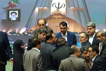 حاشیه&zwnj;های حضور سیف در مجلس و درخواست نمایندگان برای استعفا + فیلم