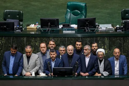 نمایندگان مجلس: انحلال بانک آینده گام بزرگی برای مقابله با مافیای ثروت بود