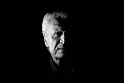 پیکر احمد پژمان از مقابل تالار وحدت تشییع می&zwnj;شود