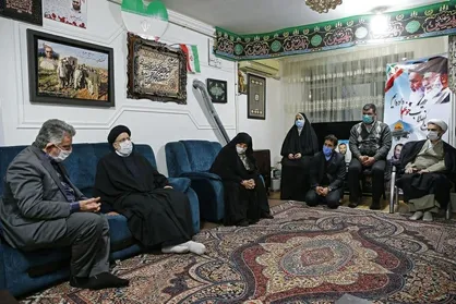 از پسرم خواسته بودم که شما به منزل ما بيايید