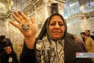 مردم شهر شیراز در استان فارس، از ساعات اولیه صبح امروز با حضور پای صندوق های رأی، در انتخابات مجلس شورای اسلامی و مجلس خبرگان رهبری شرکت کردند.

