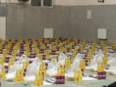 جهادگران دانشگاه تفرش ۲۰۰ بسته غذایی بین خانواده‌های کم بضاعت توزیع کردند