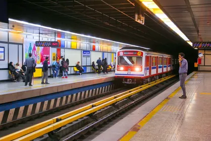 سرویس دهی در خط دو متروی تهران تا ساعت ۱۱ با تاخیر انجام می&zwnj;شود