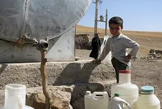 خستگی اهالی روستای منوچهر‌آباد و بیجانه از قطعی آب و برق / نگرانی مردم از گرمای تابستان