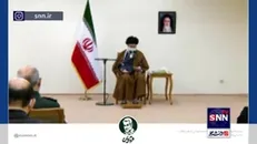 رهبر انقلاب، امروز: از تعدادی از گزارش‌های شهید سلیمانی یک نسخه برداشته‌ام و روی آن نوشته‌ام؛ این را نگه می‌دارم تا در آینده دیده بشود.