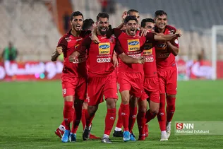 دیدار تیم‌های پرسپولیس و صنعت نفت آبادان
