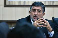 مسئولان پلدختر به جای پرداختن به امور انتخاباتی فکری به حال مردم سیل زده کنند