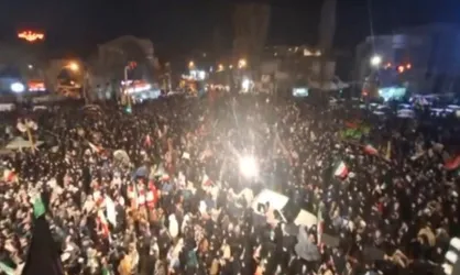 دومین شب عزاداری اردبیلی ها برای رهبر انقلاب در برف و سرما + فیلم
