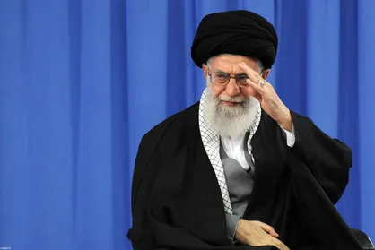 رهبر انقلاب: می&zwnj;گفتند تصاویر پهپادهای ایرانی فتوشاپ است! حالا می&zwnj;گویند خیلی خطرناک است / چرا با انواع ترفندها جلوی هیأتِ علمی شدن نخبگان گرفته می&zwnj;شود؟