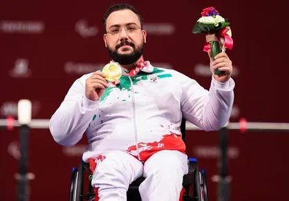 دلنوشته روح&zwnj;الله رستمی، قهرمان پاراوزنه&zwnj;برداری جهان پس از اهدای مدال طلای خود به جانباز لانچری + فیلم
