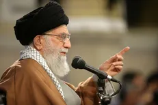 هارت و پورت‌های «دشمن ضعیف» نباید توی دل مسئولان را خالی کند/ به نام کار کردن برای کشور، ایران را دچار مشکل نکنید/ درود خدا بر سپاه پاسداران و همه‌ عناصر حافظ امنیت