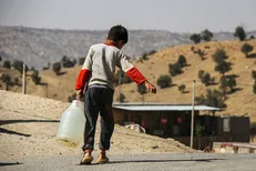 پیگیری وضعیت آب آشامیدنی روستای دژسلیمان از سوی دانشجویان دانشگاه پیام‌نور گچساران + فیلم