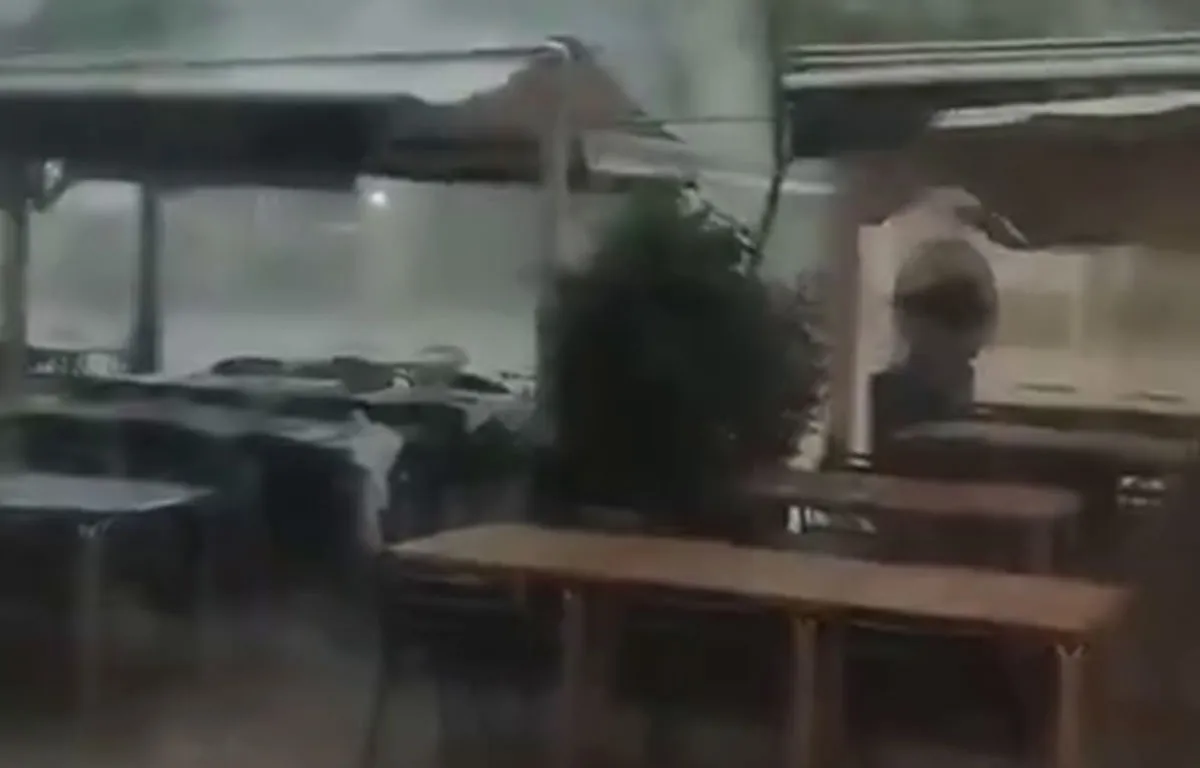 طوفان در جنوب فرانسه برق هزاران خانوار را قطع کرد