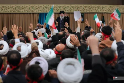 دیدار هزاران نفر از مردم قم با رهبر انقلاب اسلامی