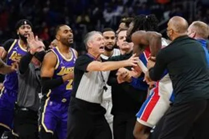 درگیری خونین &laquo;لبران جیمز&raquo; در لیگ NBA