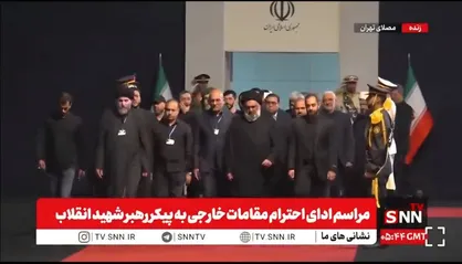 ادای احترام هیئتی متشکل از استانداران نجف اشرف و کربلای معلی و شخصیت&zwnj;های مجاهد عراق به پیکر مطهر قائد شهید امت + فیلم