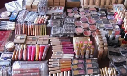 کشف اقلام آرایشی بهداشتی غیرمجاز در پاساژ معروف تهران