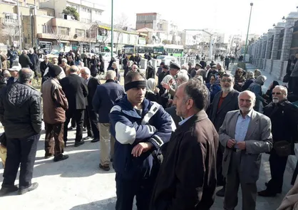 تجمع بازنشستگان وزارت بهداشت و دانشگاه&zwnj;های علوم پزشکی مقابل مجلس