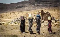 مسئولان راهی جز انتقال آب با تانکر برای مردم در مهیار خراسان جنوبی ندارند /خشکسالی یا بی‌تفاوتی مدیریتی؟
