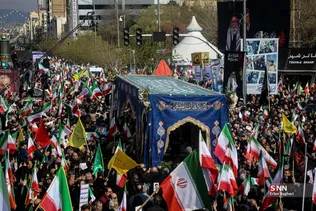 مراسم تشییع شهدای ناوگان دنا در میدان انقلاب تهران