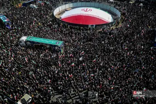 مراسم تشییع شهدای ناوگان دنا در میدان انقلاب تهران