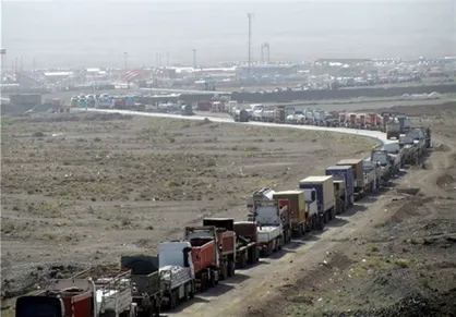 انجام تشریفات گمرکی خروج ۱۲۴۰ کامیون حامل کالا&zwnj;های مواکب از مهران
