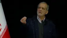 پاسخ پزشکیان به انتقادات یک دانشجو
