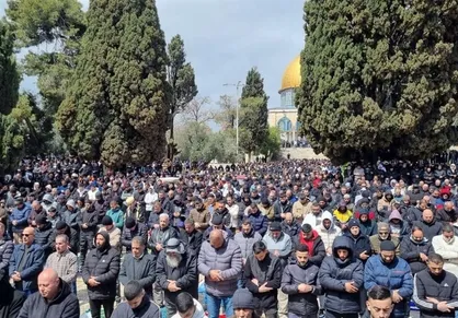 حضور ۸۰ هزار فلسطینی در سومین جمعه ماه رمضان در مسجد الاقصی