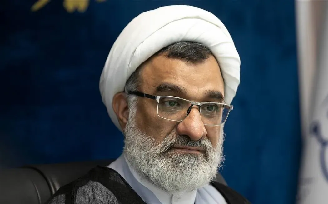 دبیر شورای عالی انقلاب فرهنگی با خانواده شهید سردار حسین سلامی دیدار کرد