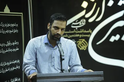 شعرخوانی حماسی میلاد عرفان&zwnj;پور در روز ملی شعر فارسی/ &laquo;در کرب و بلا، بی&zwnj;طرفان، بی شرفانند&raquo; + فیلم