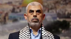 فیلمی کمیاب از تسلط خیره‌کننده شهید یحیی سنوار، فرمانده بزرگ حماس، در سخن‌گفتن به زبان عبری!