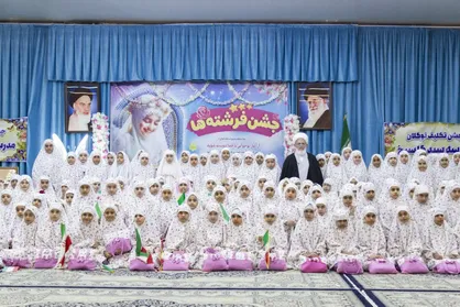 برگزاری جشن تکلیف دختران دانش آموز یزدی به میزبانی دفتر امام جمعه