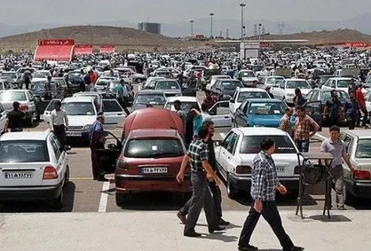 سقوط قیمت خودرو ادامه دارد/ مشتری&zwnj;ها منتظر کاهش بیشتر هستند