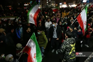 شادی مردم تهران پس از صعود تیم ملی فوتبال به جام جهانی