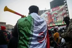 تصاویری از شادی مردم ایران پس از پیروزی تیم ملی مقابل ولز