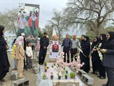 روایتی تلخ از مادران داغدار مینابی که حتی پس از گذشت بیش از ۳۰ روز لحظه‌ای مزار پاره‌های تنشان را تنها نمیگذارند + فیلم