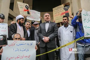 حضور  علیرضا بیگی در میان تجمع کنندگان 