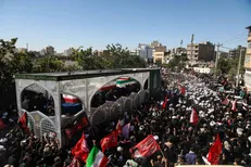 ببینید/نه از مردن نه از کشتن نداریم هیچ پروایی، به میدان پا نهادیم ترک سَر کردیم