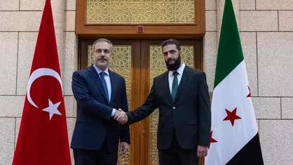 رونمایی از شکل و شمایل جدید دیپلماتی در دیدار فیدان و الجولانی/ ملاقات گرم وزیر خارجه ترکیه و رئیس تحریر الشام در کاخ دمشق+ فیلم