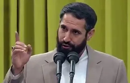 لحظاتی از مداحی مهدی ترکاشوند به زبان لری در دیدار مداحان و شاعران اهل بیت (ع) با رهبر انقلاب
