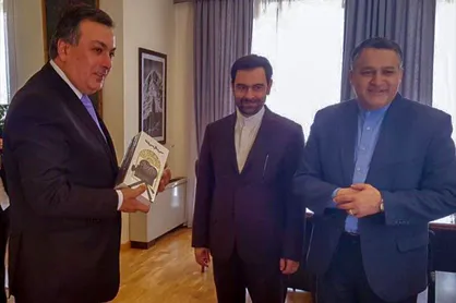 مديرعامل بنياد فارابى با وزیر فرهنگ ارمنستان دیدار کرد