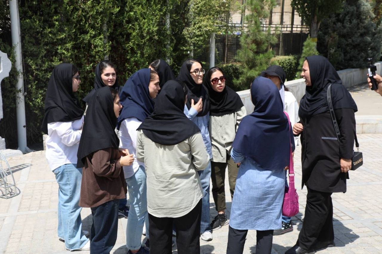 آیین بدرقه تیم های ورزشی دانشگاه صنعتی امیرکبیر آیین بدرقه تیم های ورزشی دانشگاه صنعتی امیرکبیر