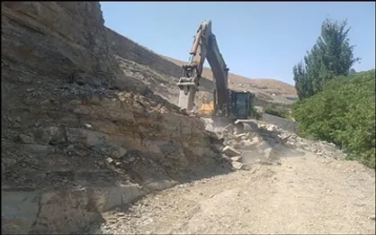 عدم تکمیل کمربندی برغان به دلیل کمبود بودجه.